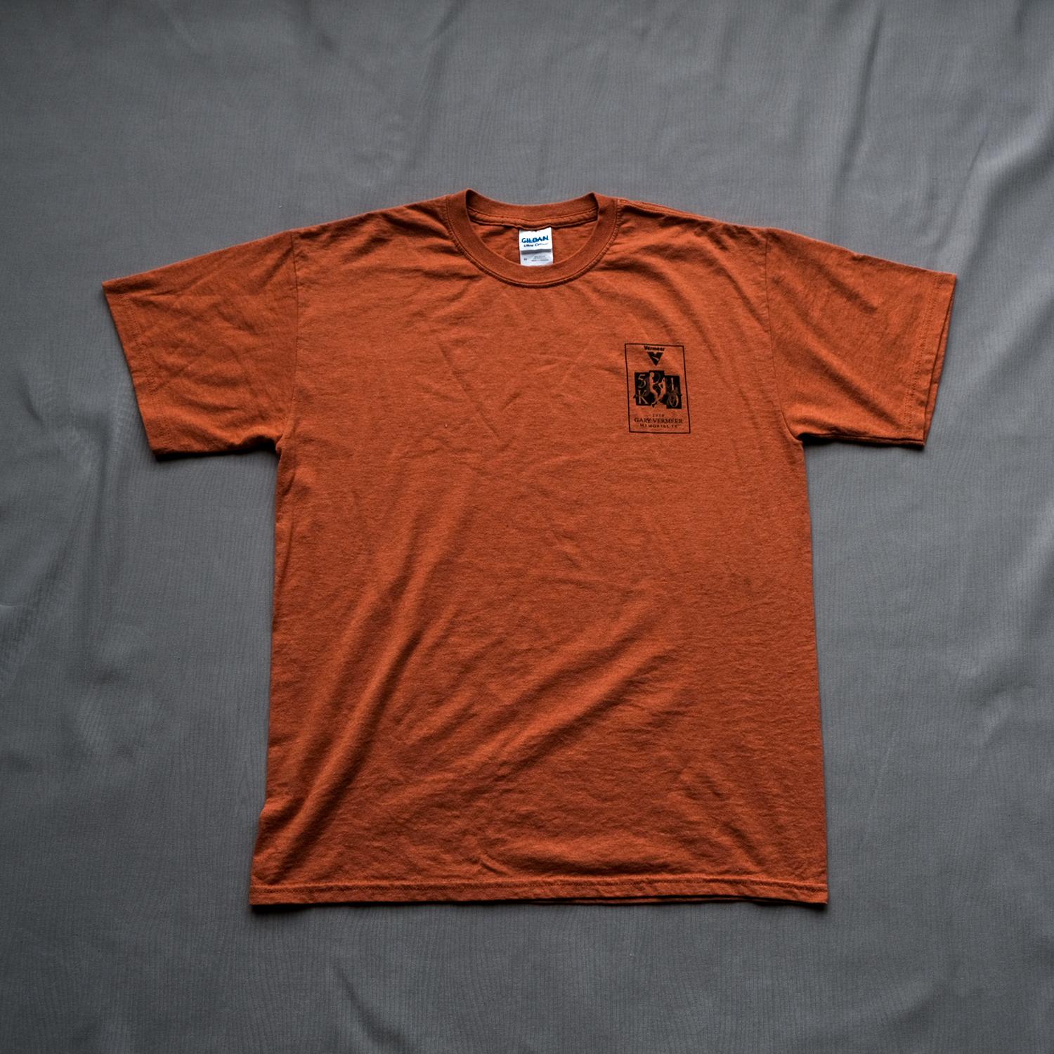 GILDAN “Gary Vermeer Memorial 5K 2010” T-Shirt | M | Made in Nicaragua 🇳🇮