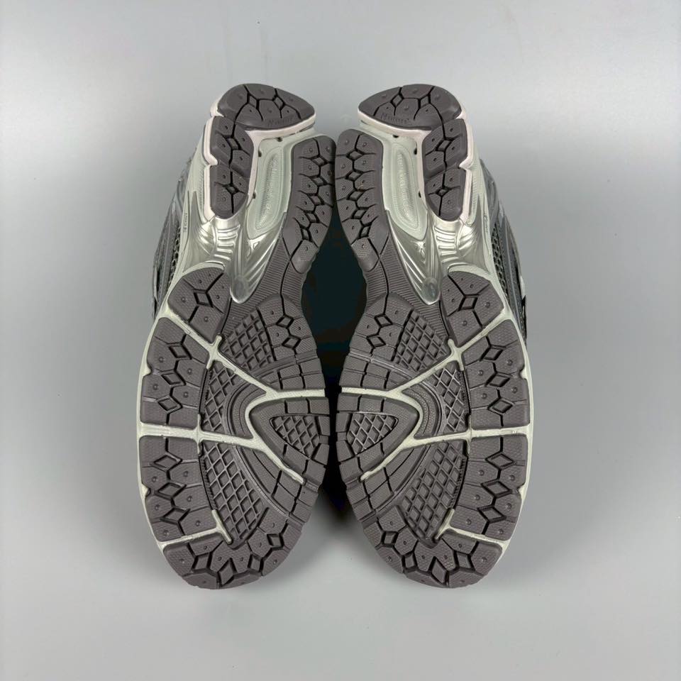 New Balance 1906R Metallic Silver | Size 41.5 | Made in China 🇨🇳