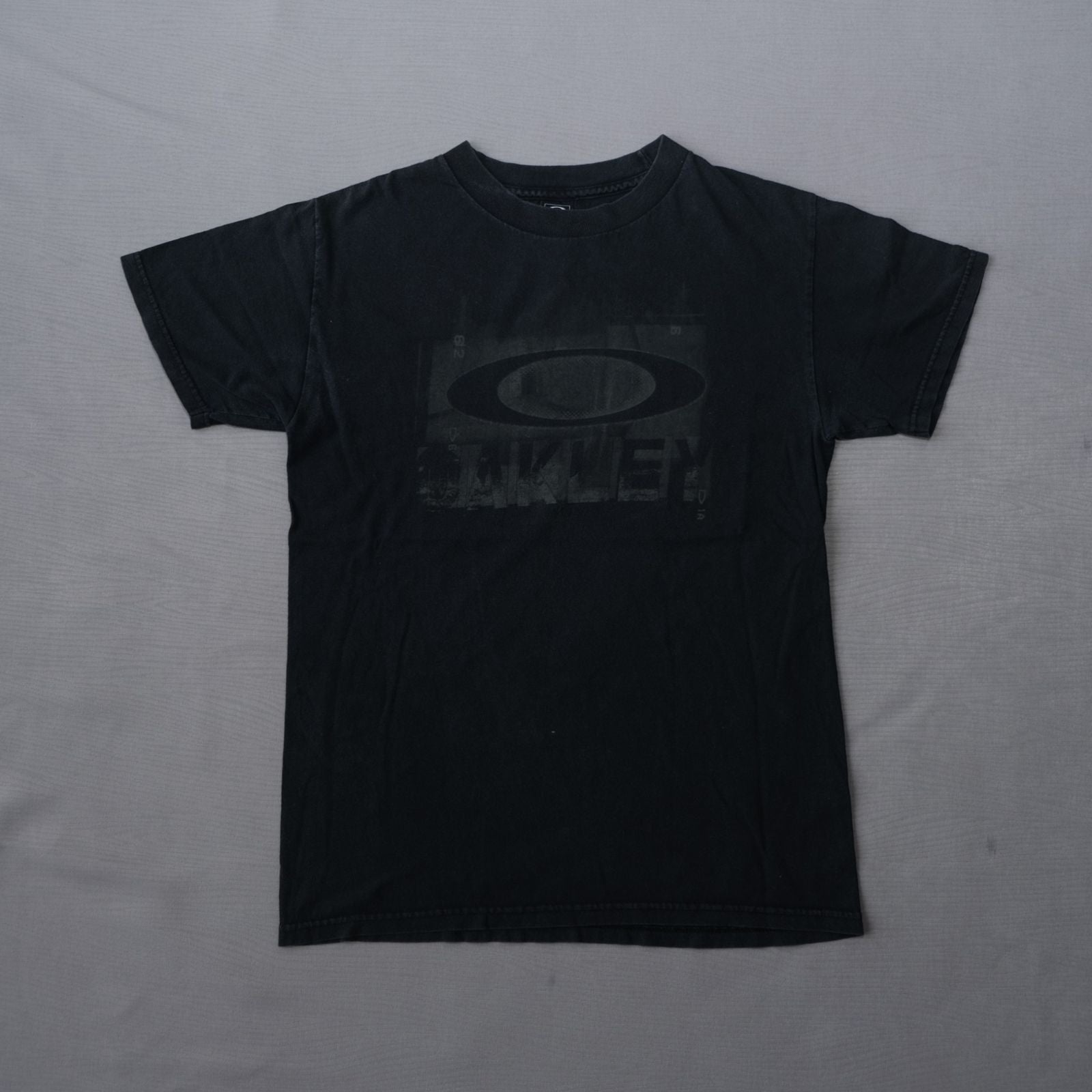 Oakley Distressed Logo Tee | Men’s Size S | Early 2000s Vintage 🕶️