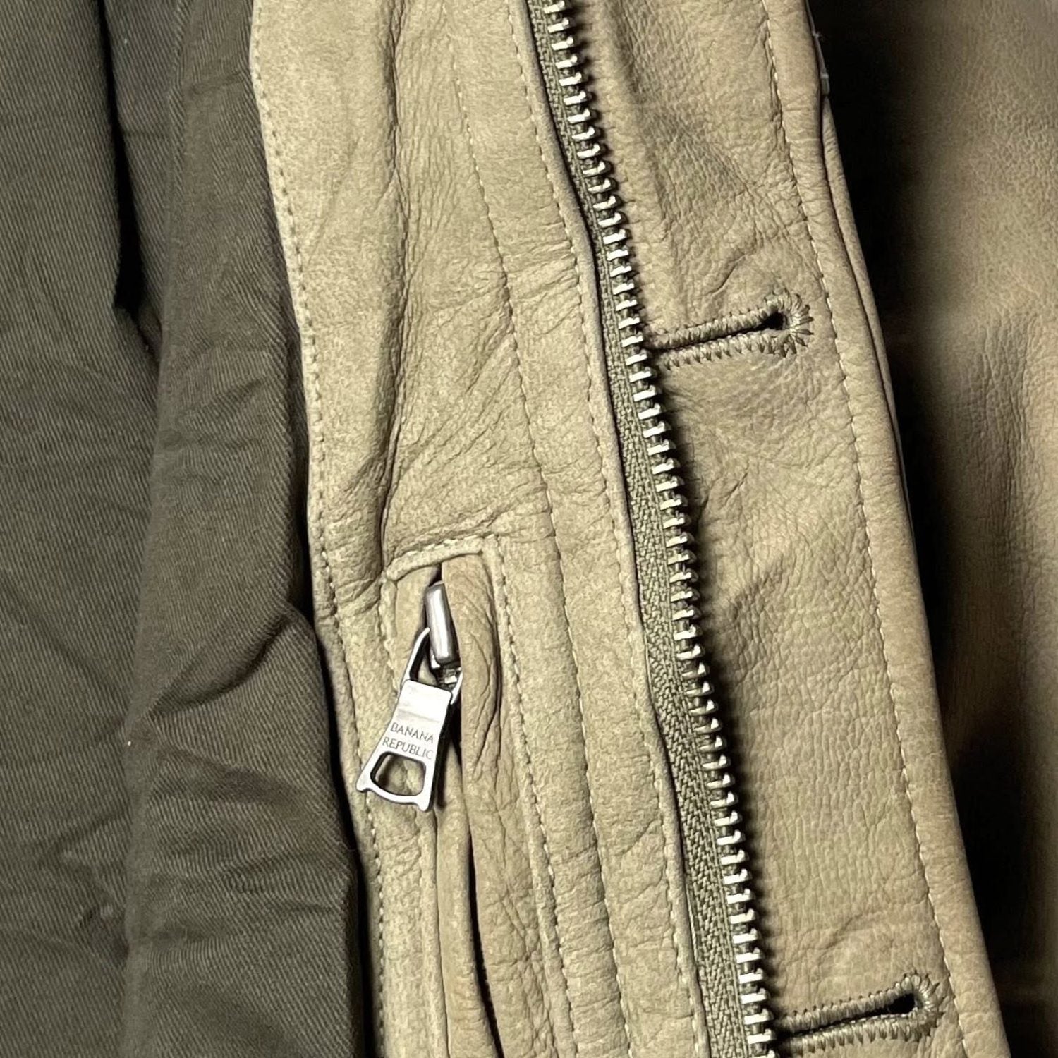 Banana Republic Shearling Collar Leather Jacket | Estimated Size L | Made in China 🇨🇳 - 图片 8